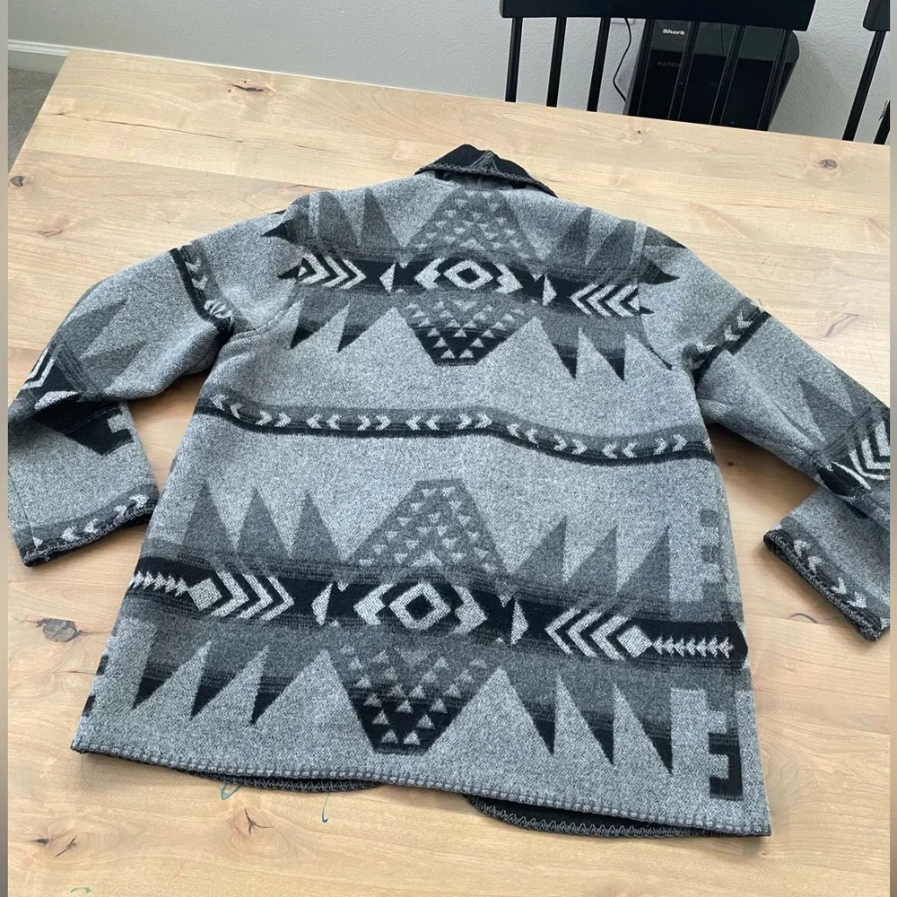 Gorgeous Aztec Print Blazer, M - Picture 5 of 7
